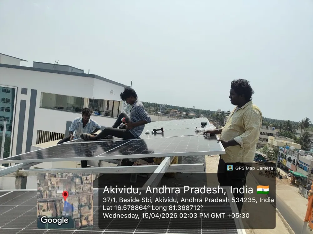 Panel installation in progress, Akividu